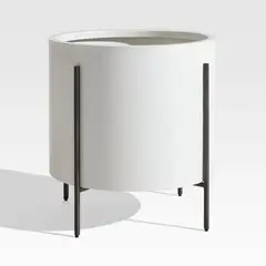 CRATE & BARREL - Maceta Blanca Dundee Baja con Soporte