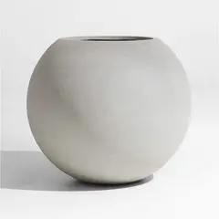 CRATE & BARREL - Maceta Sphere Grande Gris Claro