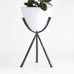 CRATE & BARREL - Macetero Para Exterior Emery Mediano De Metal Blanco Y Negro 56cm