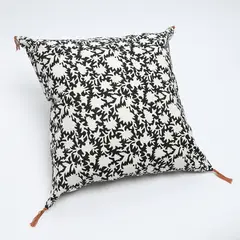 BASEMENT HOME - Funda de Cojín Flor Negro