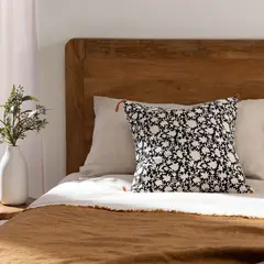 BASEMENT HOME - Funda de Cojín Flor Negro