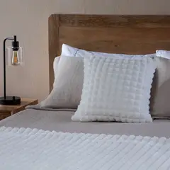 BASEMENT HOME - Cojín Fur