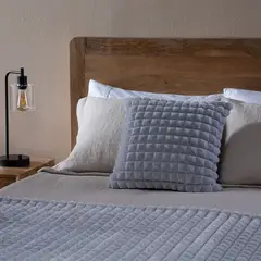 BASEMENT HOME - Cojín Fur