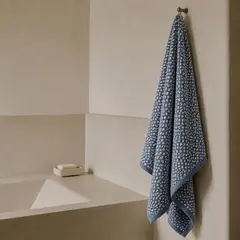 BASEMENT HOME - Toalla De Baño Combed Texturada 100% Algodón 650gr