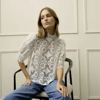 BASEMENT - Blusa Bordada Manga Corta Mujer