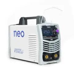 NEO - Soldadora de 250 Amperios MMA con Máscara de Pantalla de Cristal Líquido